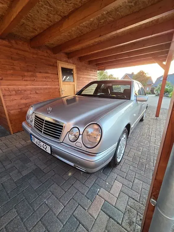 Gebraucht Mercedes E320 Elegance 224 PS (164 kW) 1997 Silber Limousine