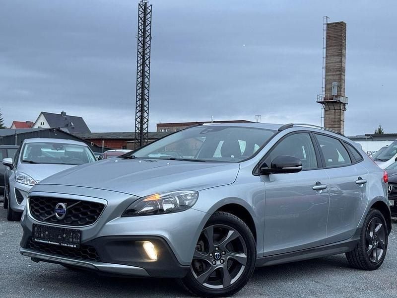 Silber Gebraucht 2015 Volvo V40 CC Momentum Kombi | 8.999 € (Superpreis) - Bild 1/4