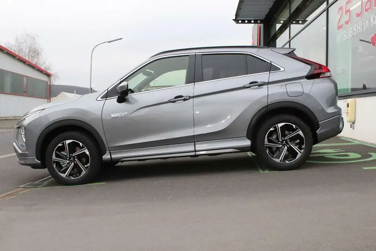 Usado Mitsubishi Eclipse Cross Top 188 CV (138 kW) 2022 Plateado SUV