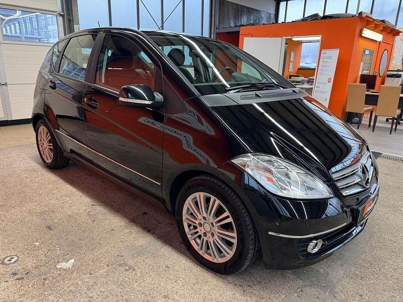 Gebraucht Mercedes A180 109 PS (80 kW) 2010 Schwarz Limousine