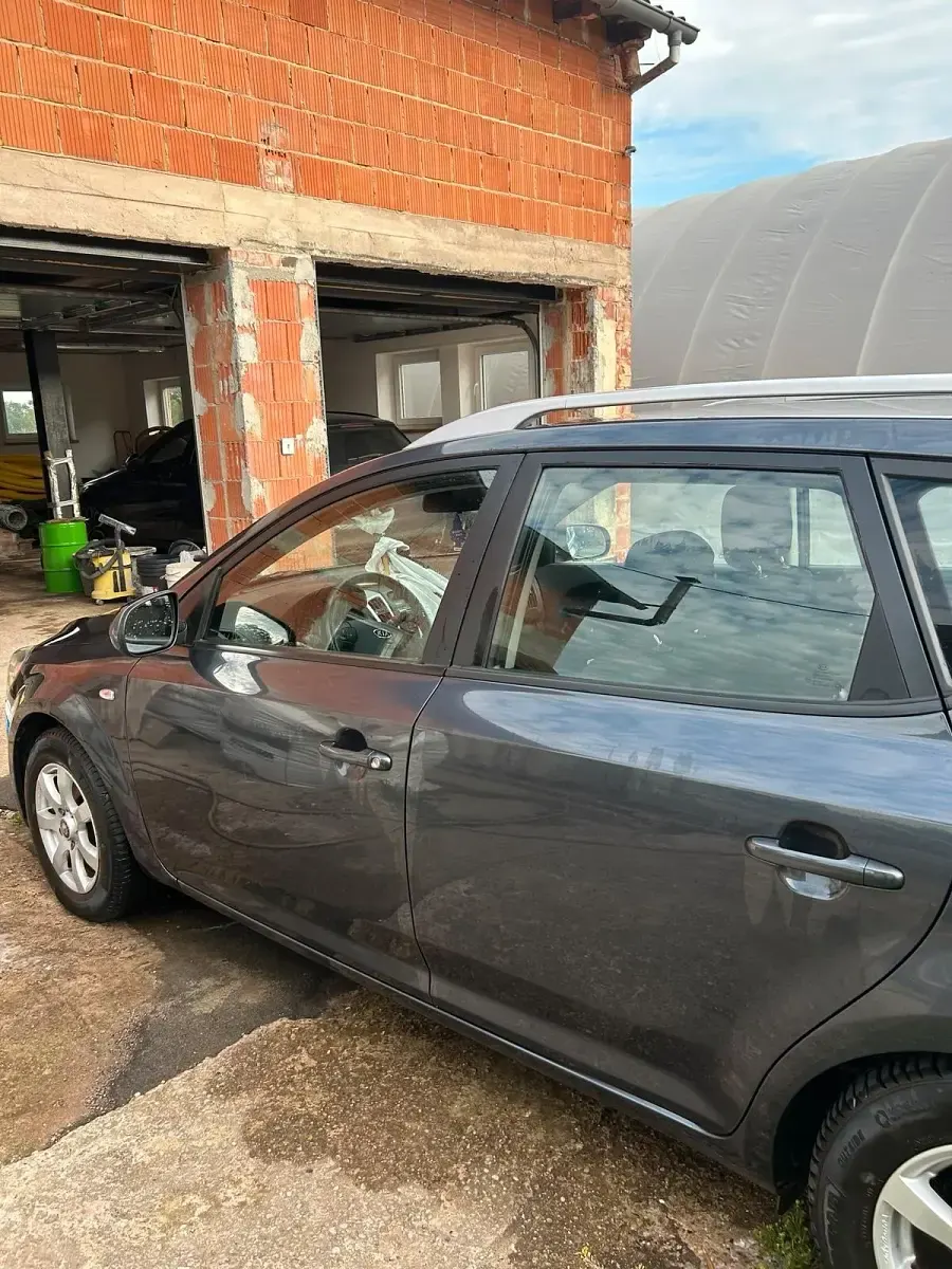 Gebraucht Kia Ceed 125 PS (91 kW) 2011 Grau Kleinwagen
