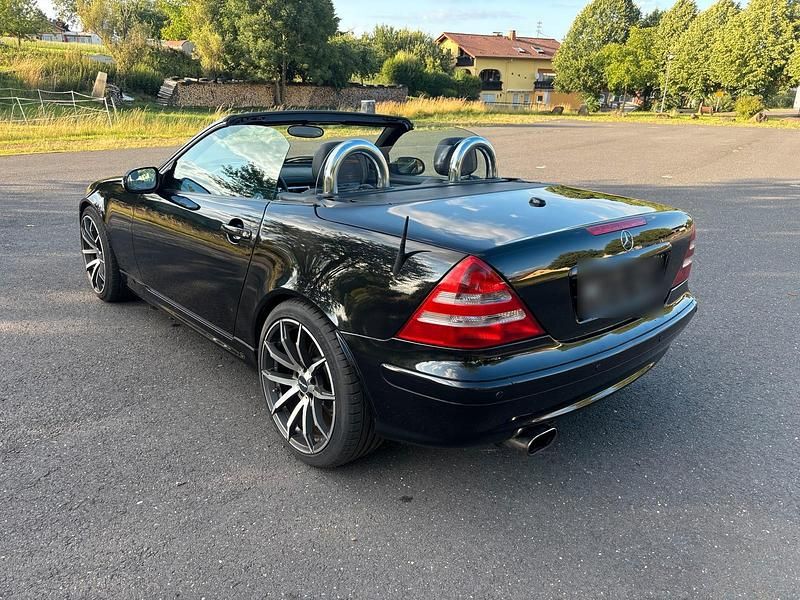 Gebraucht Mercedes SLK320 218 PS (160 kW) 2002 Schwarz Cabrio
