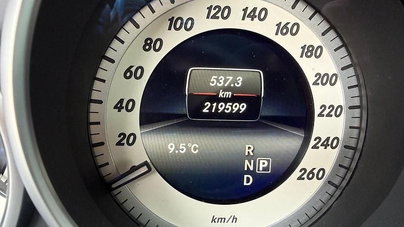 Gebraucht Mercedes E220 Edition 170 PS (125 kW) 2015 Grau Kombi