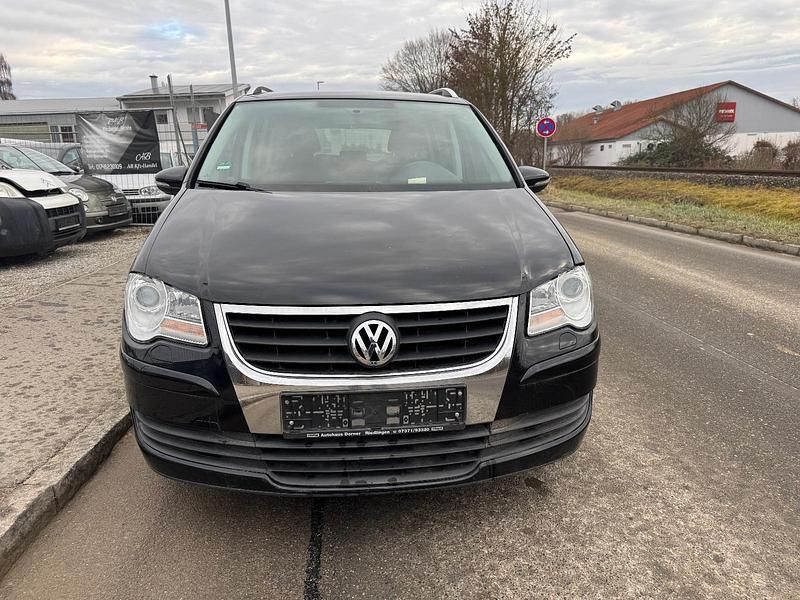 Schwarz Gebraucht 2010 VW Touran Van / Kleinbus | 1.999 € (Superpreis) - Bild 1/4