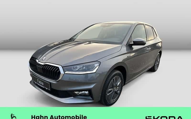 Grau Gebraucht 2025 Skoda Fabia Tour Limousine | 24.890 € (Fairer Preis) - Bild 1/4