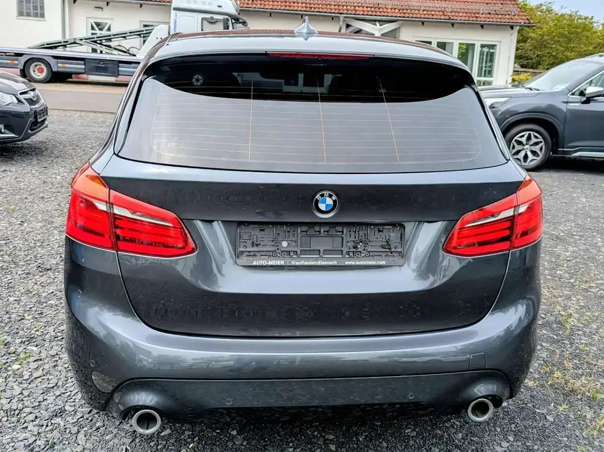 Gebraucht BMW 218 Advantage 150 PS (110 kW) 2018 Mineralgrau metallic Van / Kleinbus