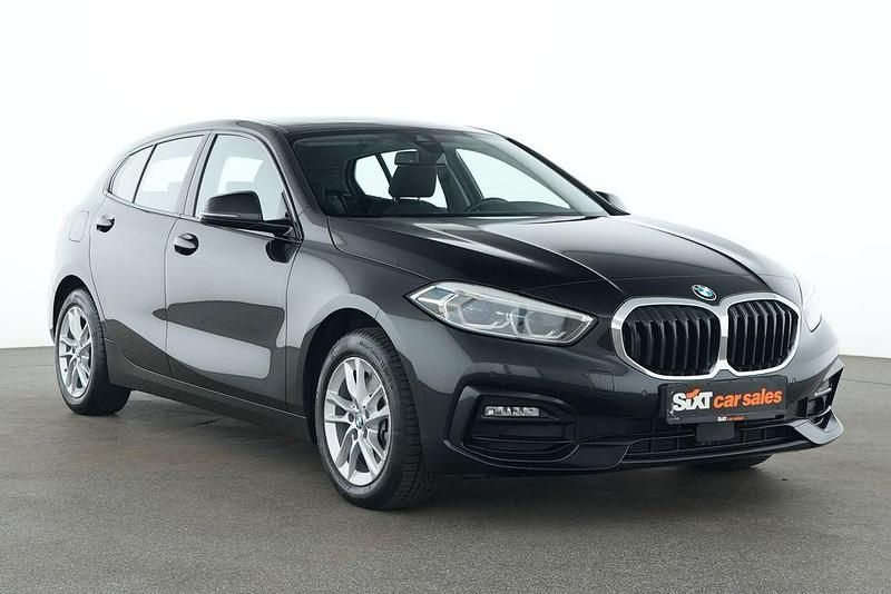 Schwarz Gebraucht 2023 BMW 118 Sport Line Kleinwagen | 22.880 € (Fairer Preis) - Bild 1/4