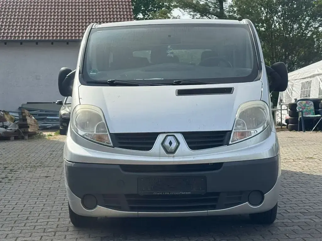 Second-hand Renault Trafic Expression 90 CP (66 kW) 2014 Argintiu Monovolum
