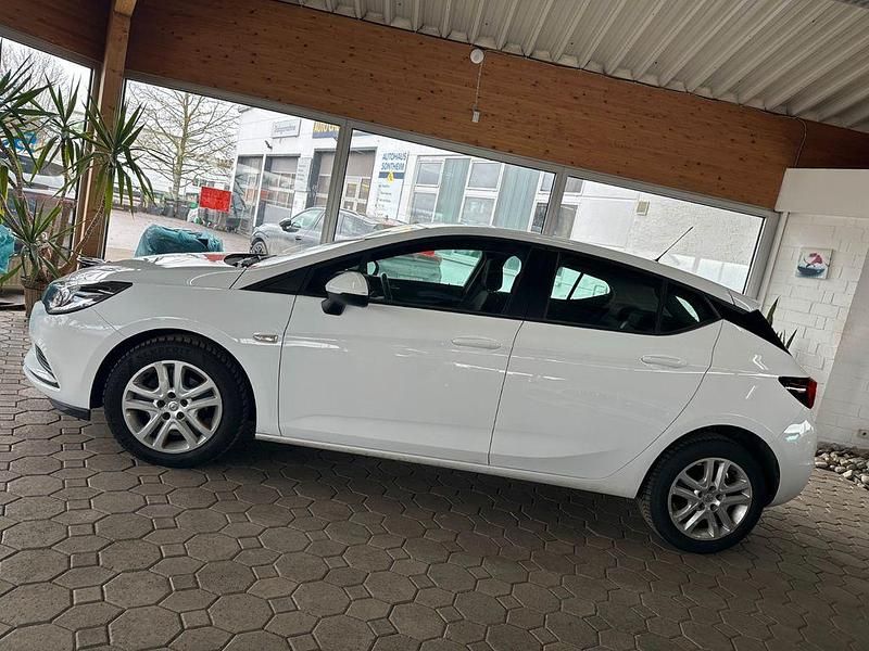 Gebraucht Opel Astra Edition 110 PS (80 kW) 2018 Weiß Limousine
