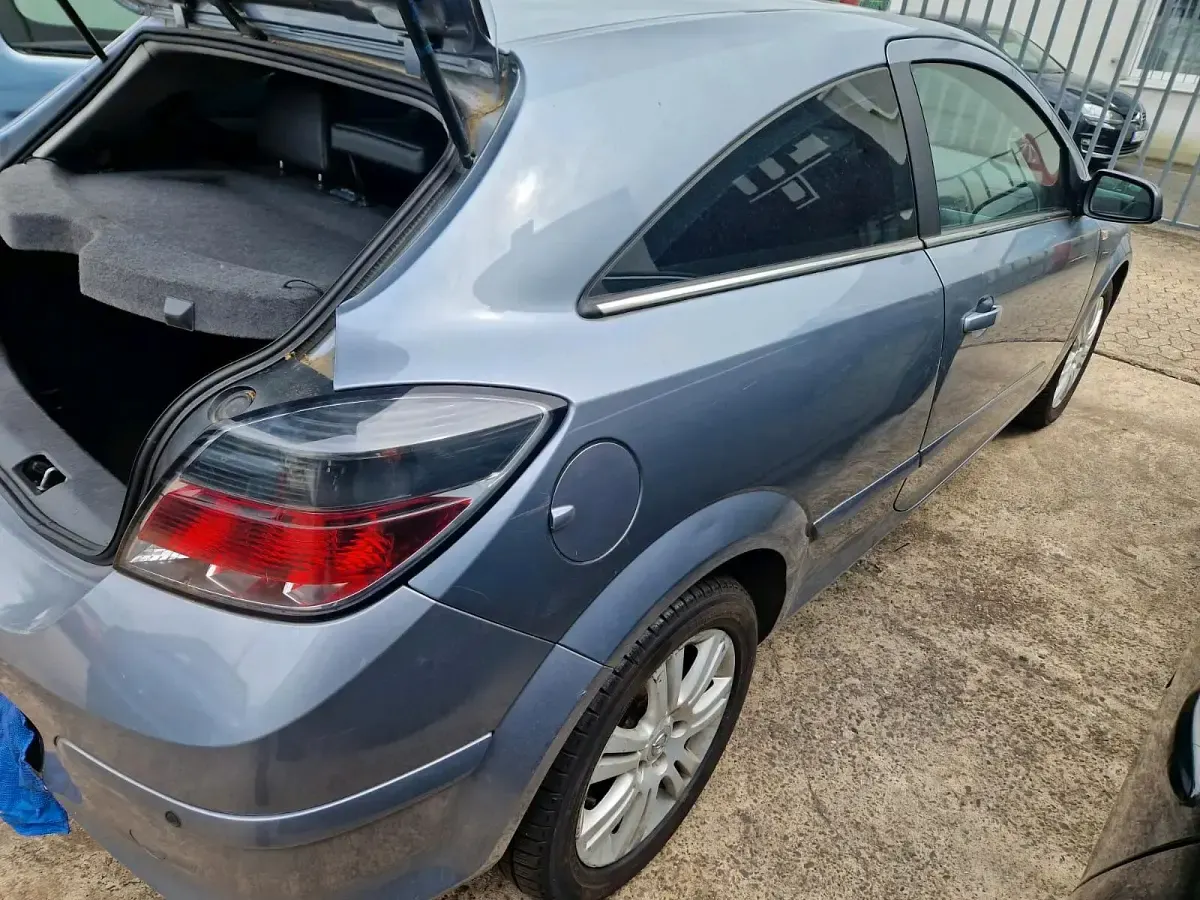 Gebraucht Opel Astra GTC 140 PS (102 kW) 2009 Grau Coupé