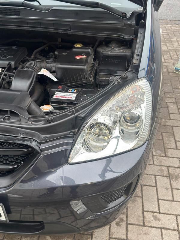 Gebraucht Kia Carens 144 PS (105 kW) 2008 Grau Van / Kleinbus