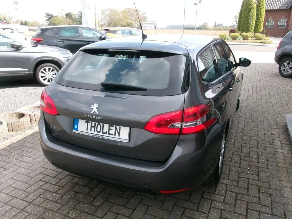 Gebraucht Peugeot 308 SW Active 131 PS (96 kW) 2019 Grau Kombi