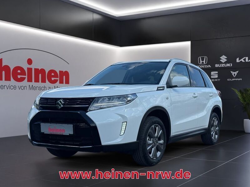 Schwarz ((zce) cosmic black pearl metallic m) Gebraucht 2024 Suzuki Vitara Comfort SUV | 23.680 € (Fairer Preis) - Bild 1/4