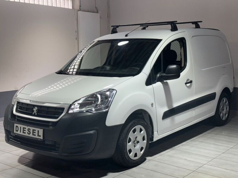 Weiß Gebraucht 2015 Peugeot Partner Comfort Van / Kleinbus | 7.270 € (Fairer Preis) - Bild 1/4