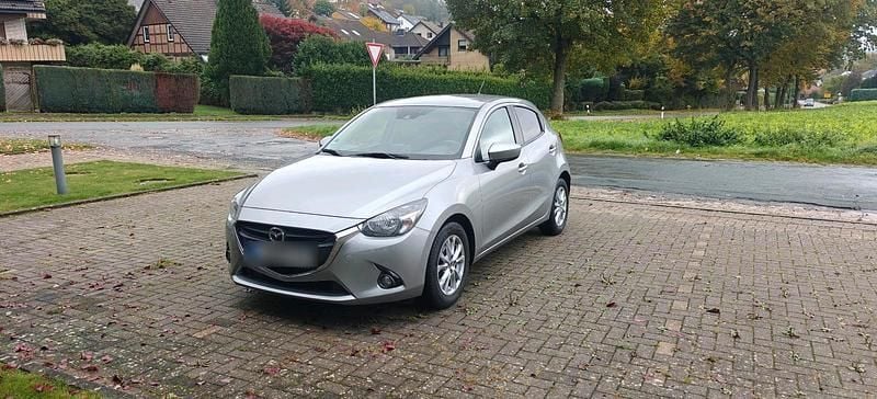 Silber Gebraucht 2015 Mazda 2 Exclusive-Line Kleinwagen | 9.200 € (Guter Preis) - Bild 1/4