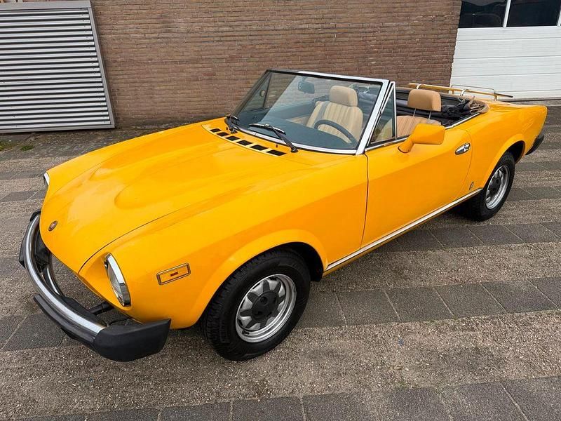 Gebraucht Fiat 124 Spider 82 PS (60 kW) 1980 Gelb Cabrio