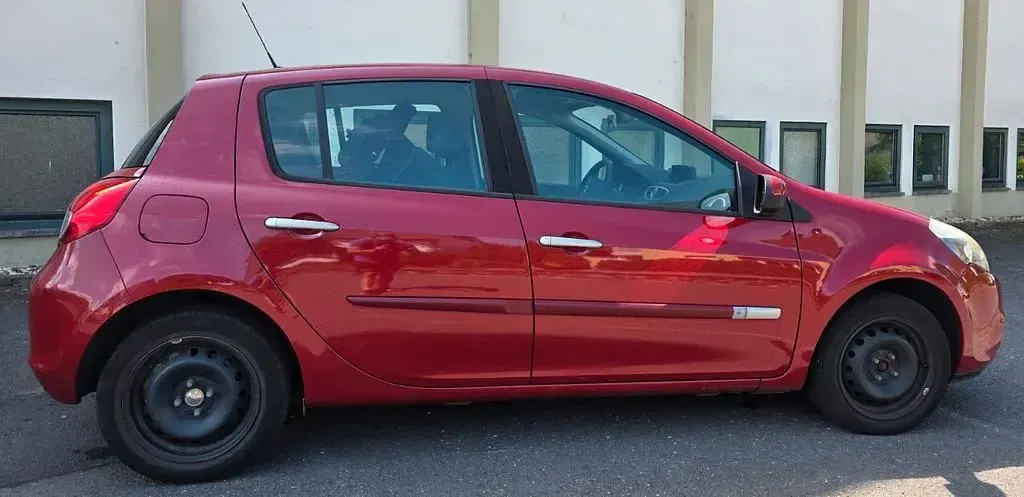 Gebraucht Renault Clio II Authentique 75 PS (55 kW) 2010 Rot Limousine