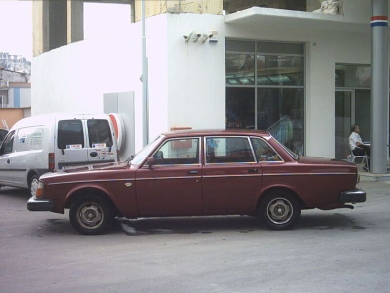Gebraucht Volvo 244 122 PS (89 kW) 1977 Rot Limousine