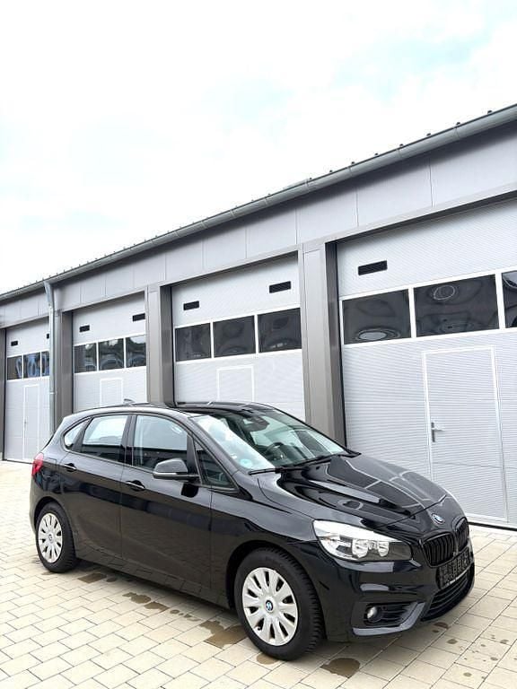 Schwarz Gebraucht 2015 BMW 218 Active Tourer Van / Kleinbus | 8.500 € (Guter Preis) - Bild 1/4