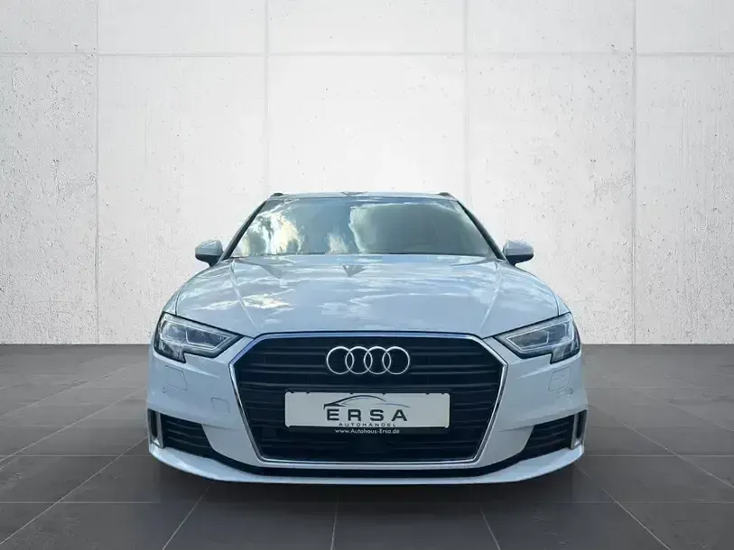Gebraucht Audi A3 Sport 116 PS (85 kW) 2019 Weiß Limousine