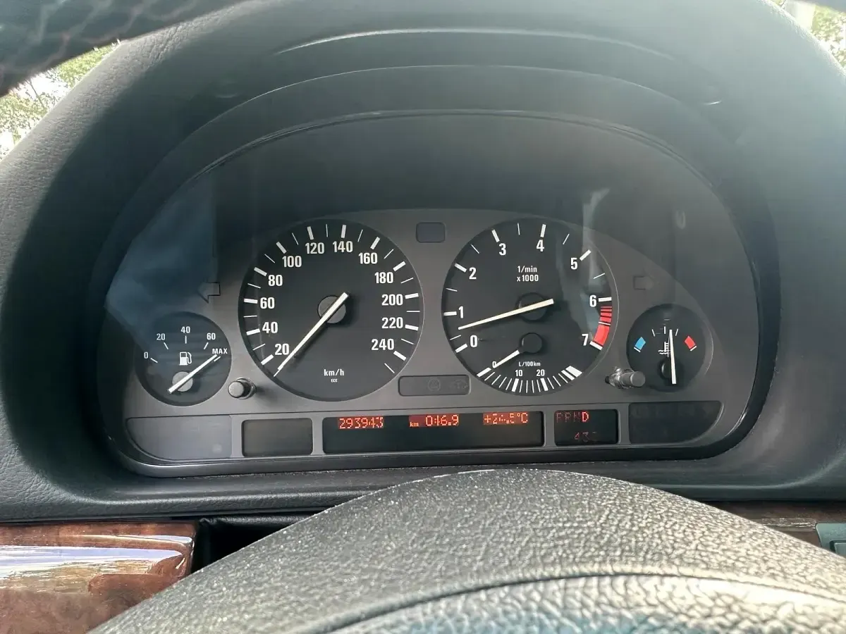 Gebraucht BMW 728 193 PS (141 kW) 1995 Silber Limousine
