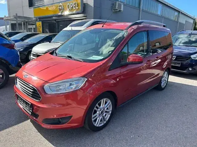 Gebraucht Ford Tourneo Courier Titanium 101 PS (74 kW) 2015 Rot Van / Kleinbus