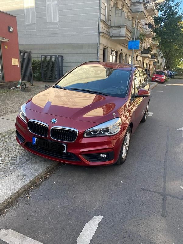 Rot Gebraucht 2017 BMW 218 Van / Kleinbus | 13.250 € (Fairer Preis) - Bild 1/4