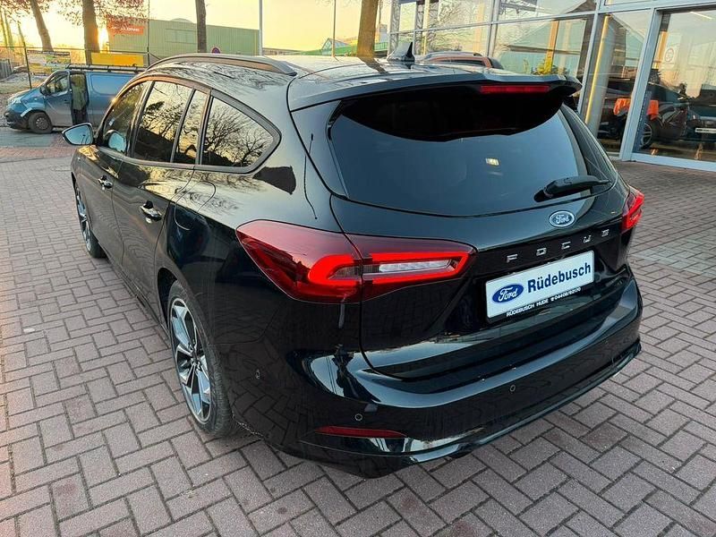 Neu Ford Focus ST-Line X 155 PS (114 kW) 2026 Schwarz Limousine