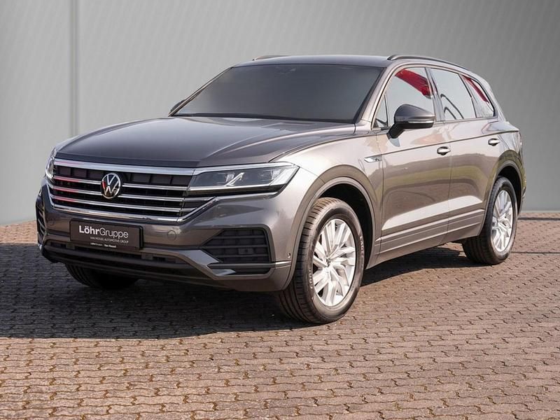 Gebraucht VW Touareg Basis 231 PS (169 kW) 2022 Grau SUV