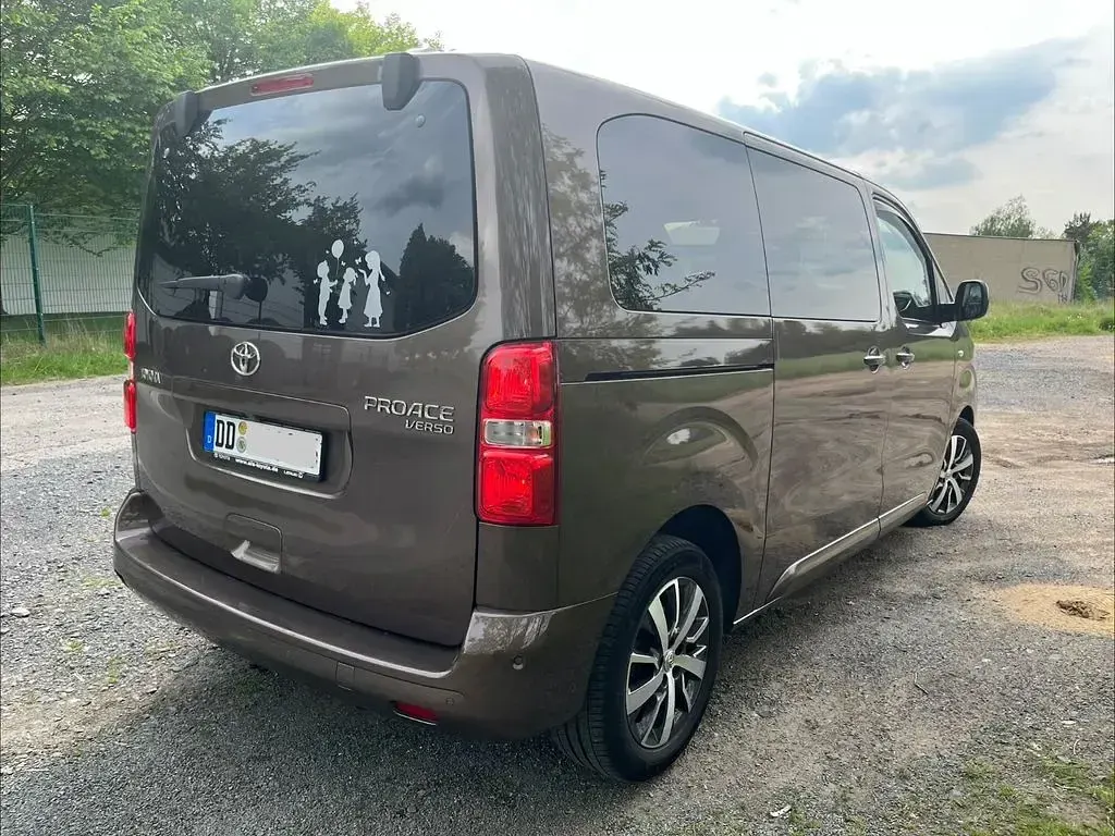 Gebraucht Toyota Proace Verso Team 177 PS (130 kW) 2018 Braun Kombi