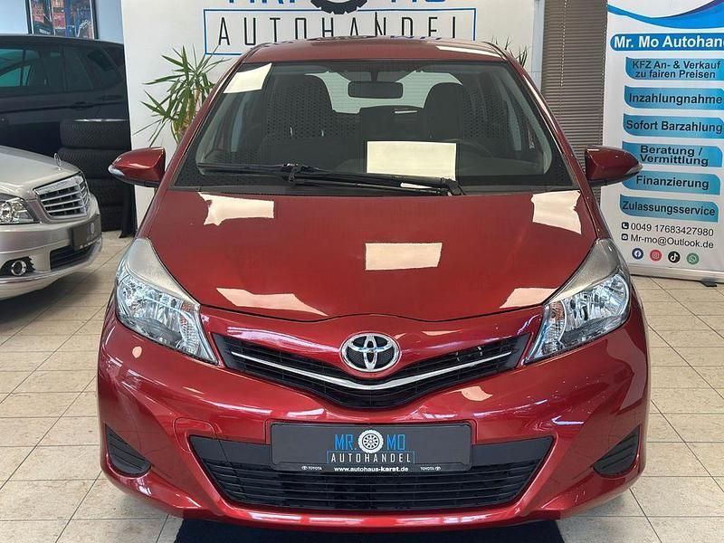 Rot Gebraucht 2012 Toyota Yaris Life Limousine | 6.499 € (Fairer Preis) - Bild 1/4