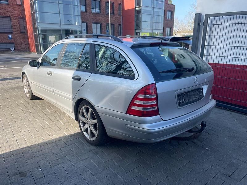 Gebraucht Mercedes C180 143 PS (105 kW) 2005 Silber Kombi