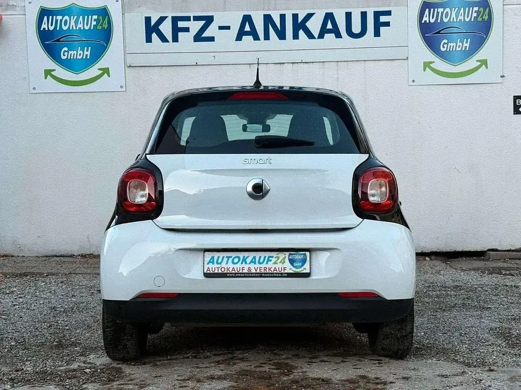 Używany Smart ForFour Basis 71 KM (52 kW) 2019 Biały Hatchback
