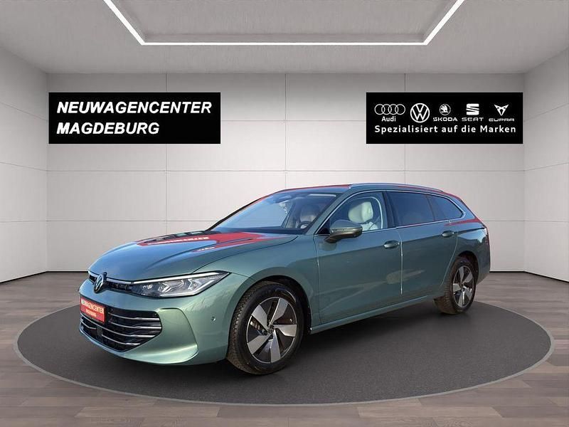 Maripositgrün metallic Gebraucht 2025 VW Passat Elegance Kombi | 41.480 € (Etwas zu teuer) - Bild 1/4