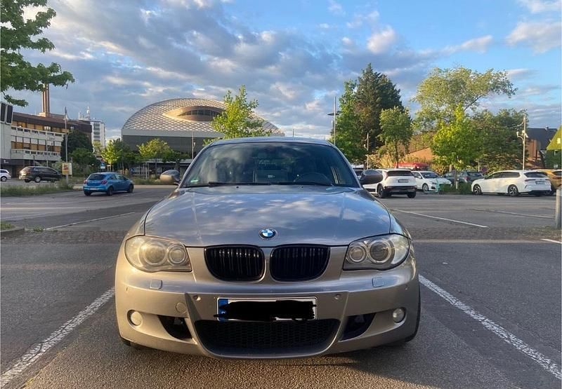 Grau Gebraucht 2008 BMW 120 M Sport Kleinwagen | 9.800 € - Bild 1/4
