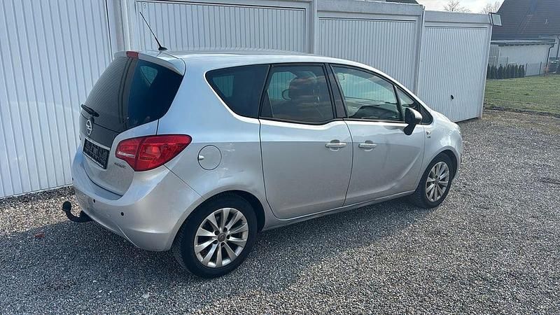 Gebraucht Opel Meriva 101 PS (74 kW) 2012 Silber Van / Kleinbus