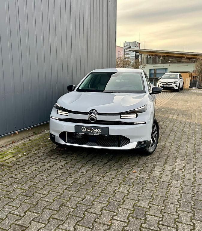 Neu Citroën C4 136 PS (100 kW) 2025 Okenitweiß metallic Limousine