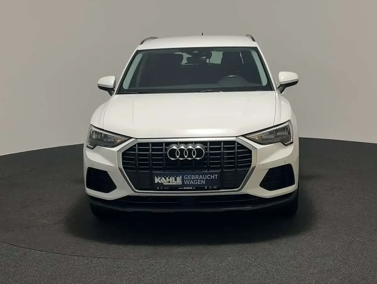 Second-hand Audi Q3 Basis 150 CP (110 kW) 2022 Alb SUV