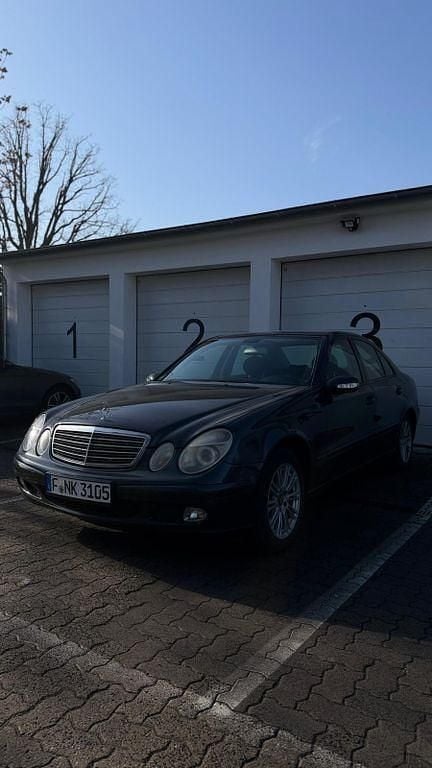 Gebraucht Mercedes E240 Classic 177 PS (130 kW) 2002 Schwarz Limousine