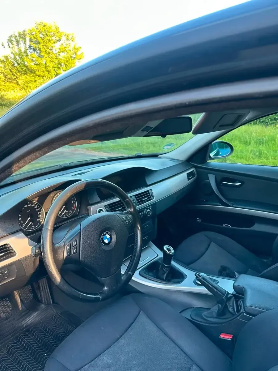 Gebraucht BMW 318 129 PS (94 kW) 2006 Schwarz Limousine