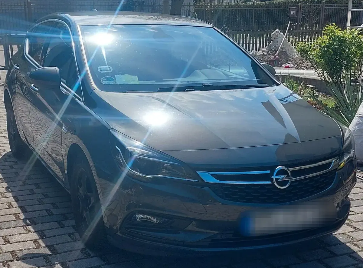 Gebraucht Opel Astra Dynamic 125 PS (91 kW) 2016 Grau Limousine