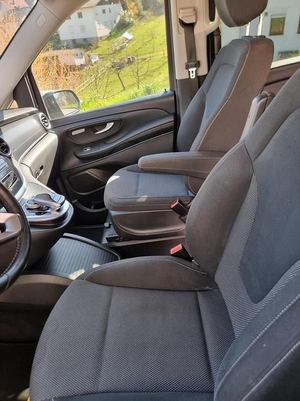 Gebraucht Mercedes V250 Edition 190 PS (139 kW) 2017 Blau Van / Kleinbus