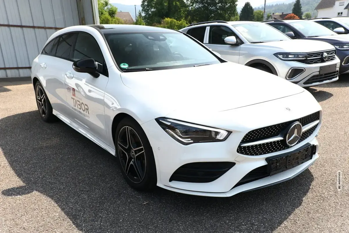 Gebraucht Mercedes CLA200 AMG line 150 PS (110 kW) 2023 Weiß Coupé