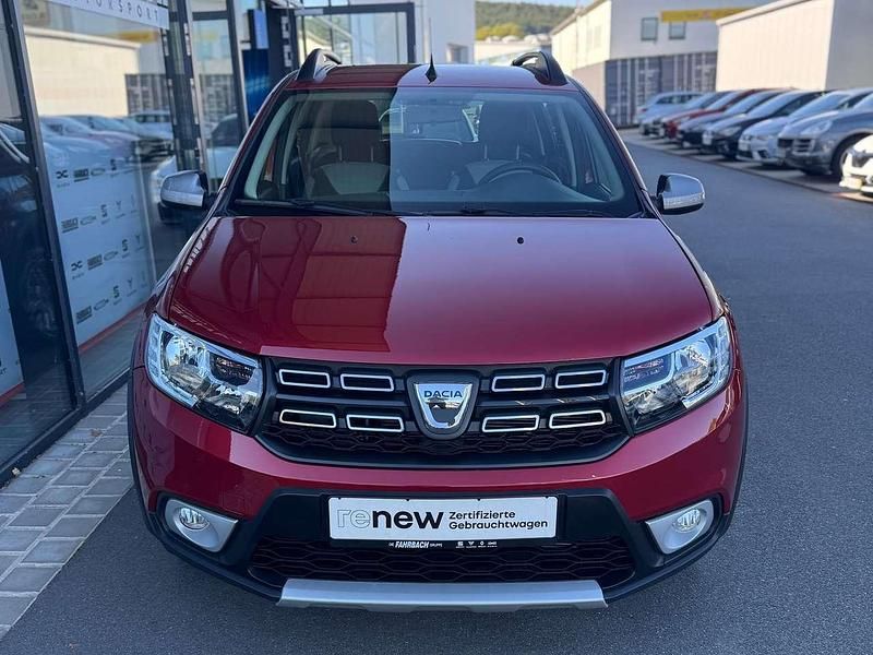 Kalahari rot Gebraucht 2020 Dacia Sandero Anniversary Kleinwagen | 10.480 € (Fairer Preis) - Bild 1/4