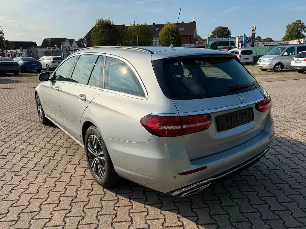 Gebraucht Mercedes E220 194 PS (142 kW) 2020 Silber Kombi
