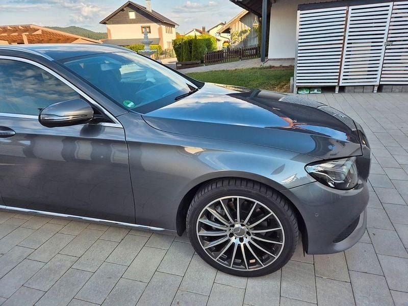 Gebraucht Mercedes E200 184 PS (135 kW) 2017 Grau Limousine