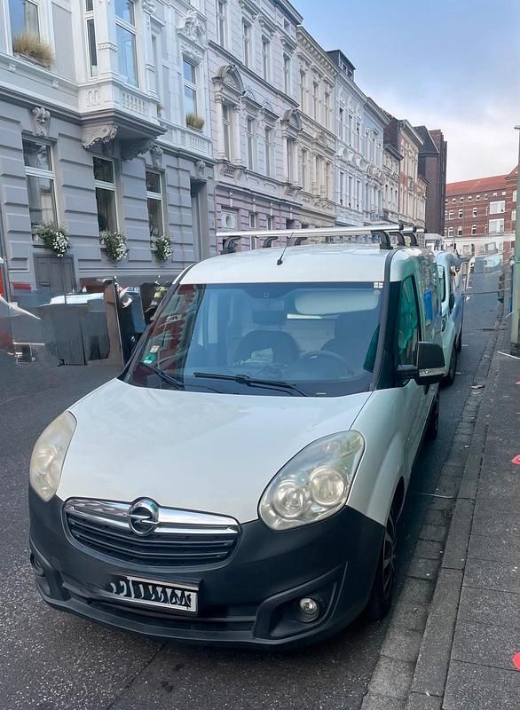 Weiß Gebraucht 2013 Opel Combo Van / Kleinbus | 4.895 € (Guter Preis) - Bild 1/3