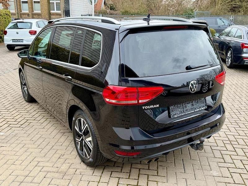 Gebraucht VW Touran Highline 150 PS (110 kW) 2020 Schwarz Van / Kleinbus