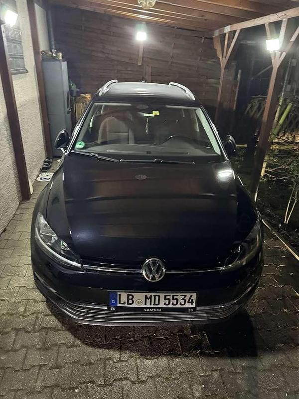 Schwarz Gebraucht 2018 VW Golf VII Sound Kombi | 11.200 € (Guter Preis) - Bild 1/4