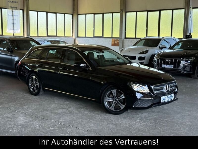 Schwarz Gebraucht 2018 Mercedes E220 Avantgarde Limousine | 25.999 € (Superpreis) - Bild 1/4